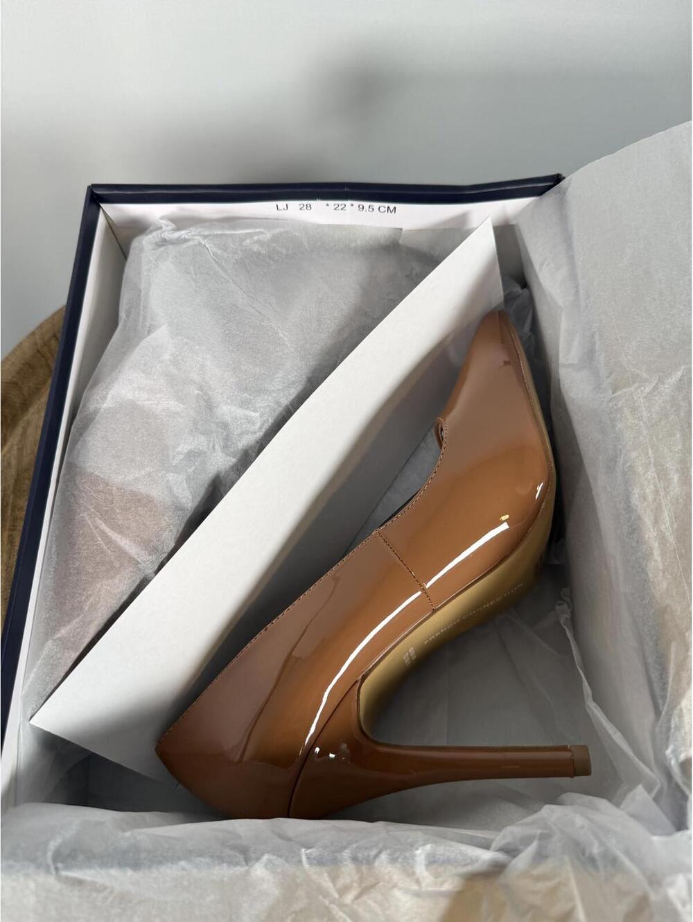French Connection Patent Leather Tan Heels Pumps US 9 NWB - Picture 5 of 11